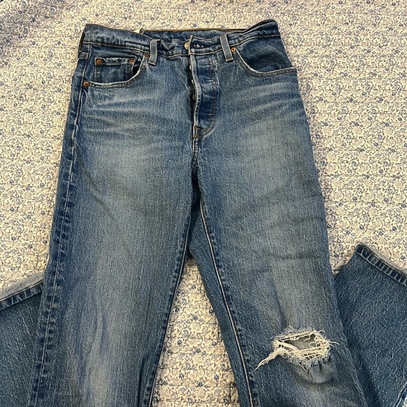 Levi 501 original button close - Picture 1 of 3